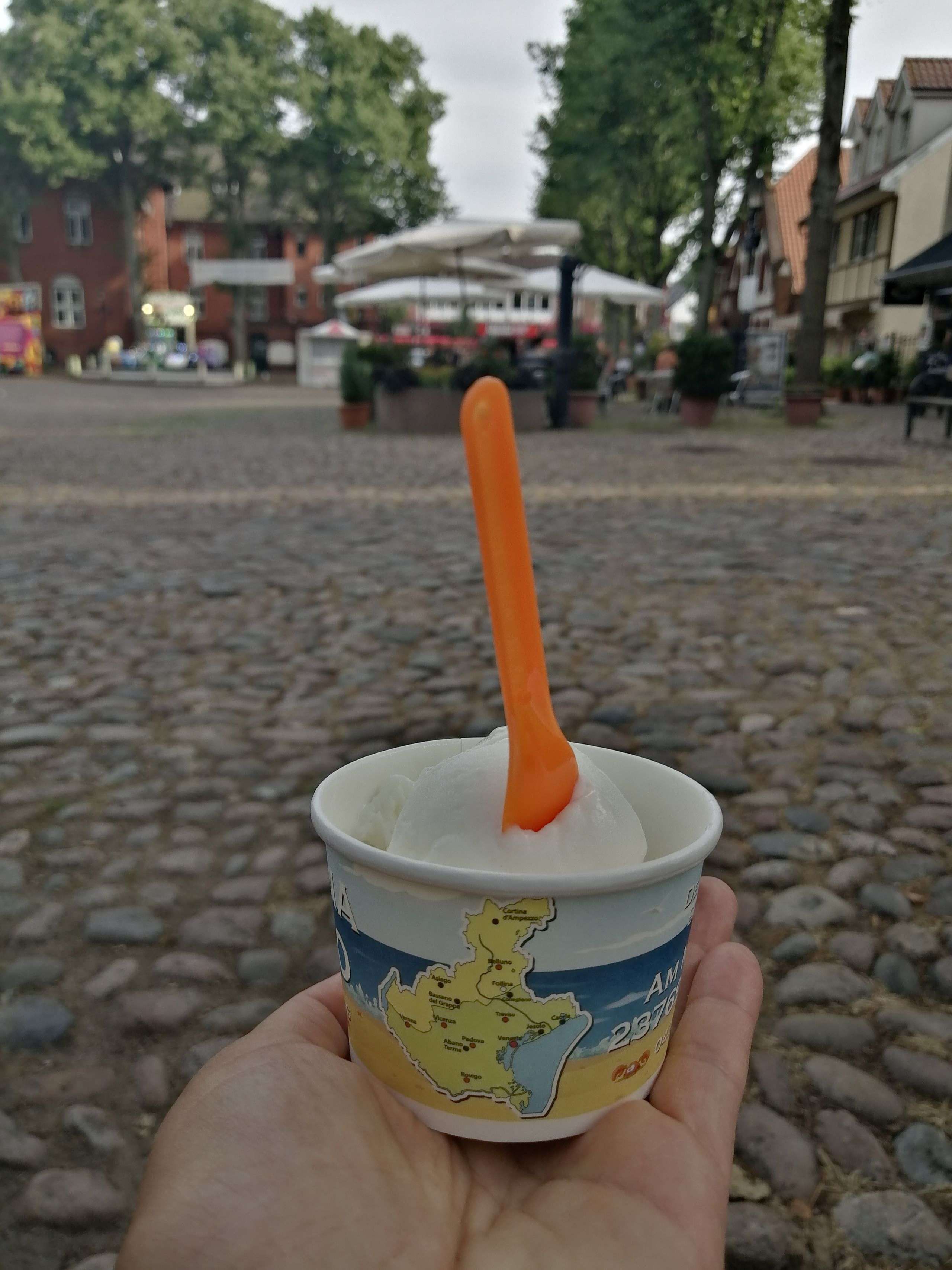 Eis essen in Burg auf Fehmarn 