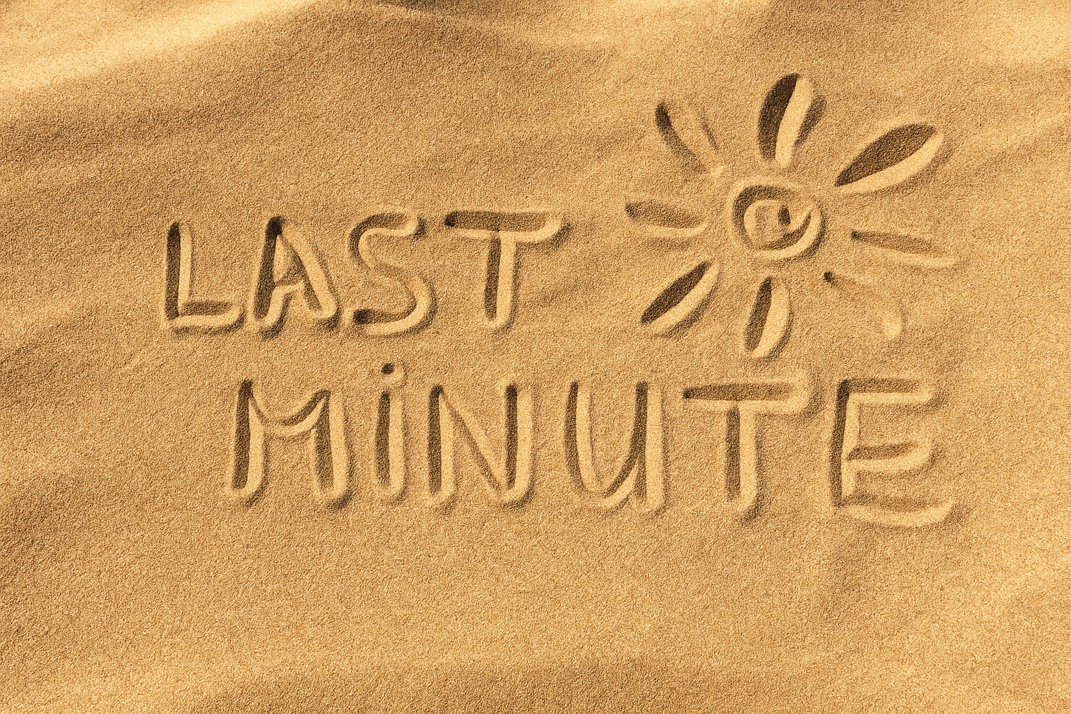 Schriftzug 'LAST MINUTE' und eine Sonne in den Sand gezeichnet