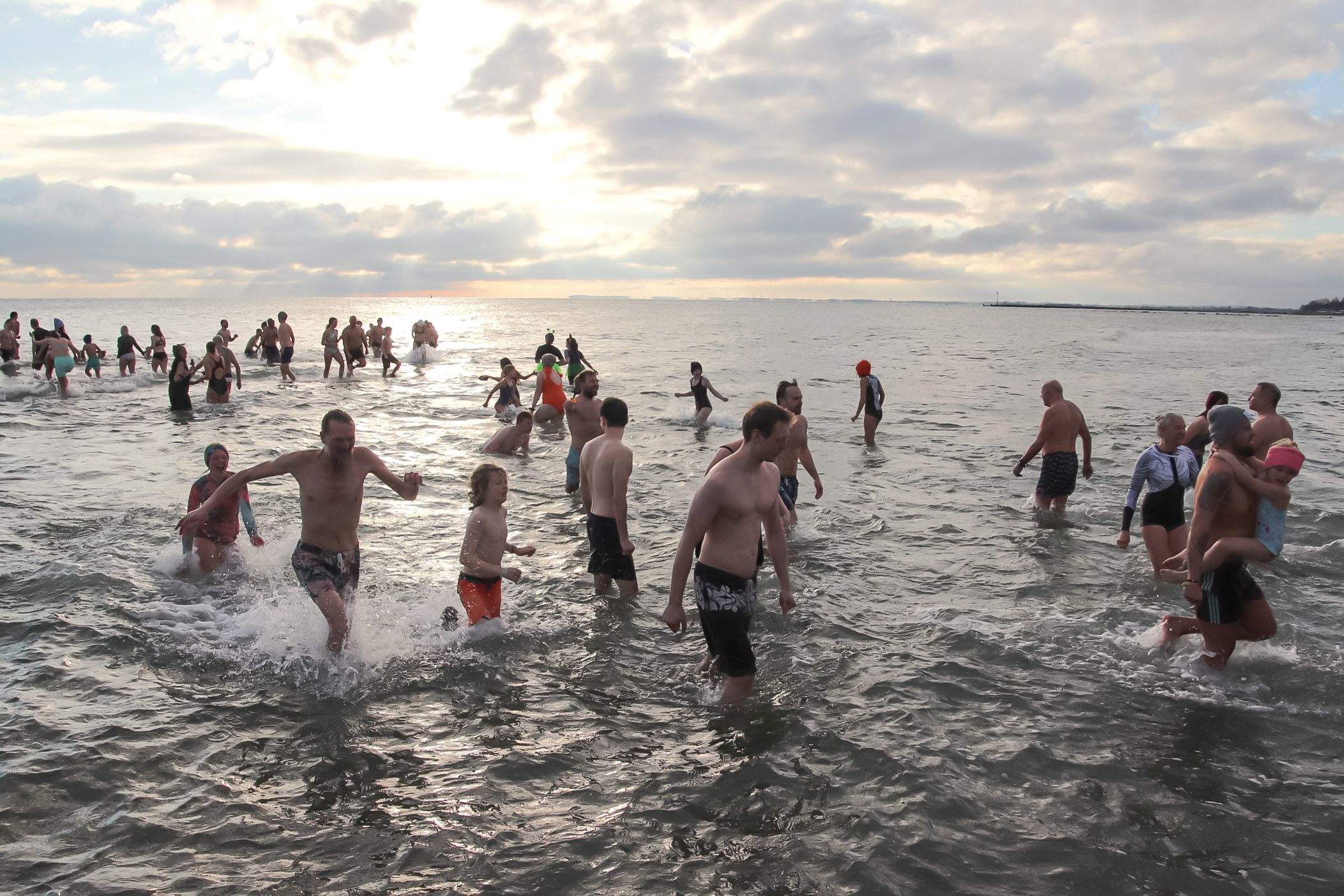 Anbaden am Südstrand in Burgtiefe 